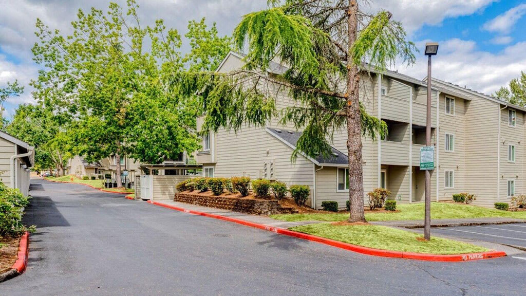 Photos and Video of Willamette Falls Court Apartments in Oregon City OR