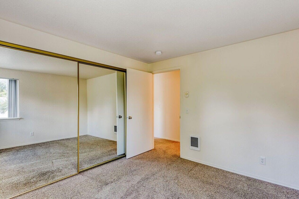 Photos and Video of Willamette Falls Court Apartments in Oregon City OR