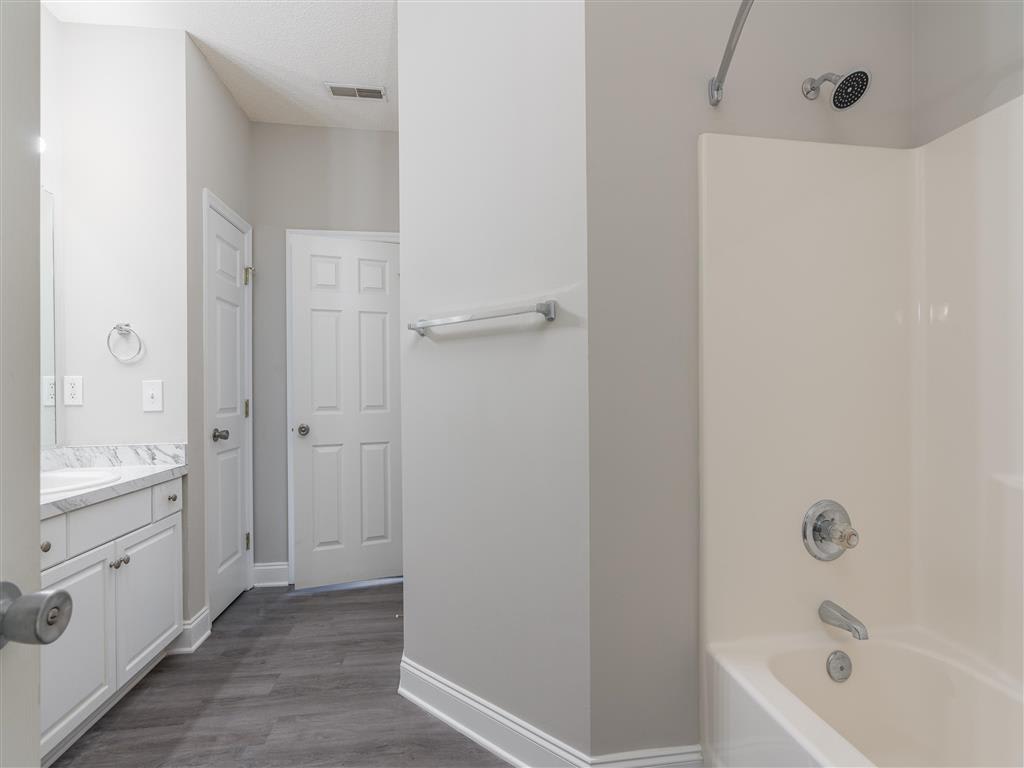 Photos and Video of Epson Oaks Apartments in Moncks Corner, SC