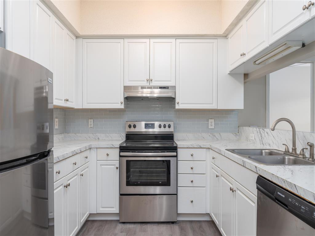 Photos and Video of Epson Oaks Apartments in Moncks Corner, SC