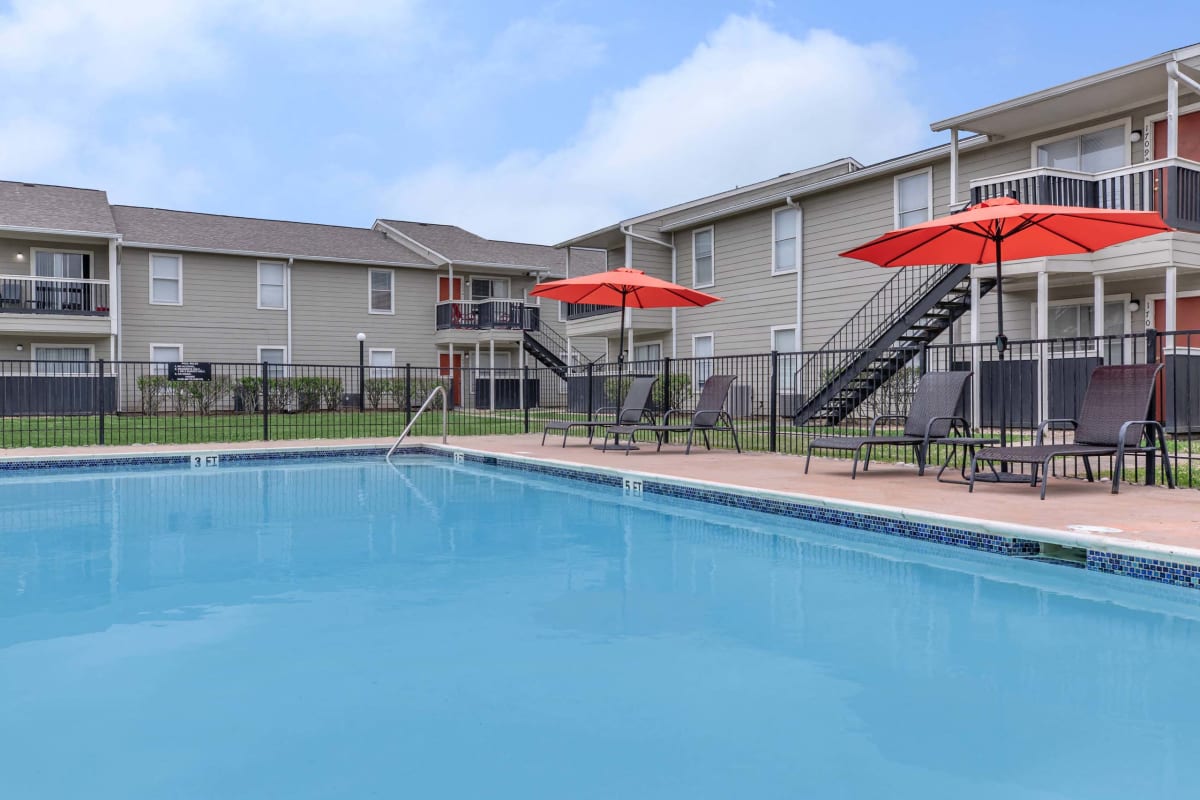 Apartments and Townhomes for Rent Clute, TX Royal Wildewood Manor
