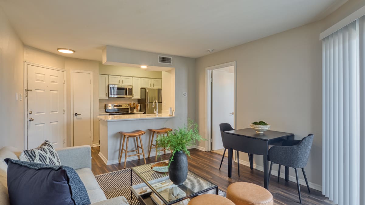 Apartments for Rent in Briggs Cheney The Crest on Hampton Hollow