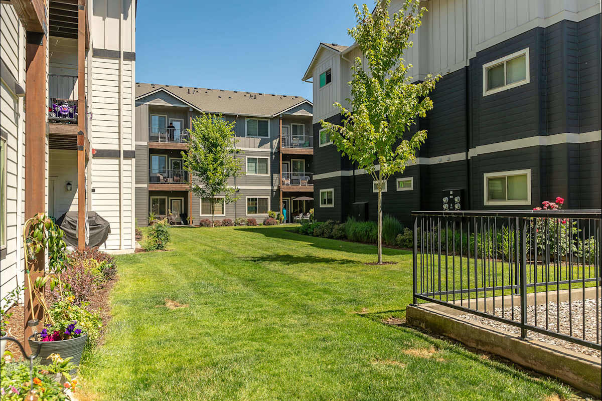 Apartments for Rent in Forest Grove, OR | Forestplace Apts