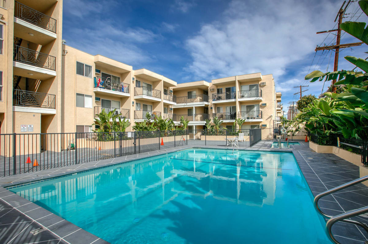 Photos and Video of The Reno Country Club in Los Angeles, CA