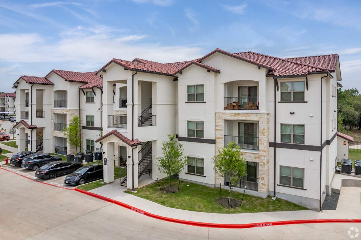 photos-gallery-of-avery-oaks-in-austin-tx