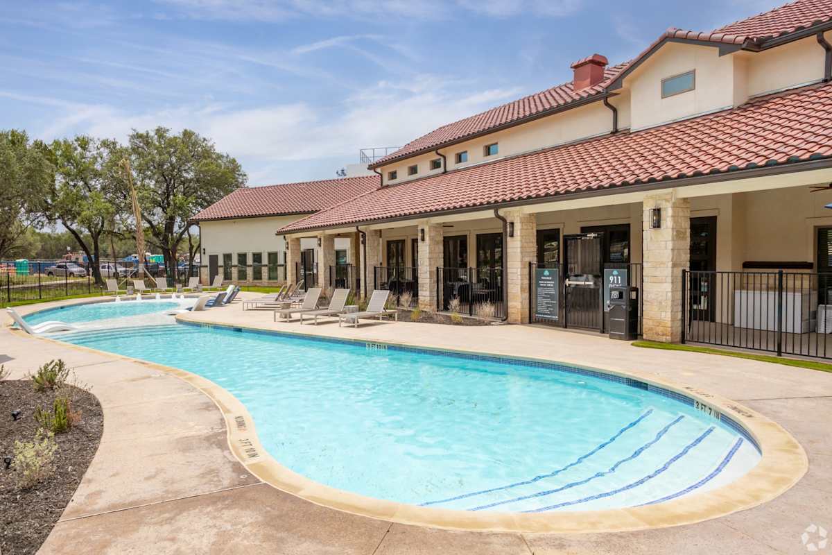 photos-gallery-of-avery-oaks-in-austin-tx