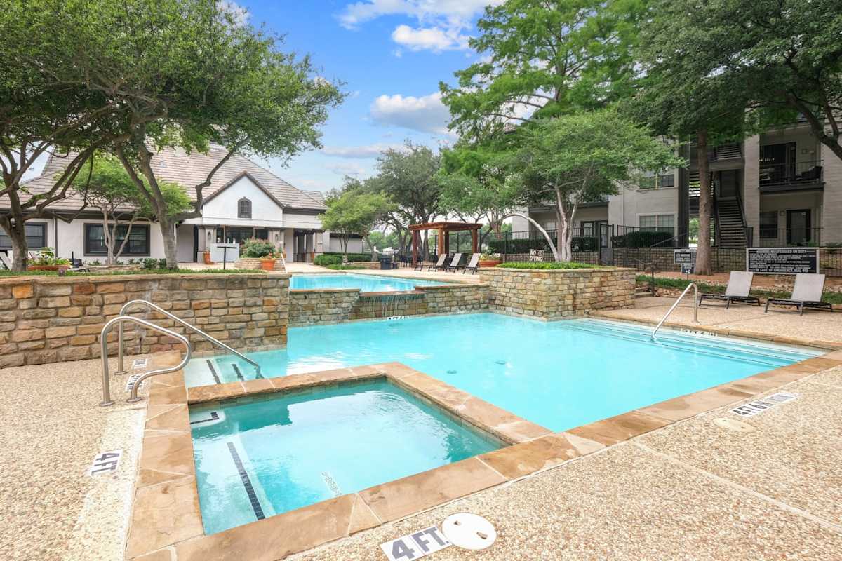Property details for Jefferson Place in Irving, TX