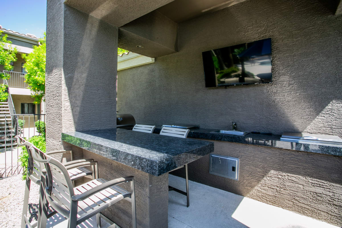 Shared outdoor space at RidgeGate Apartments.