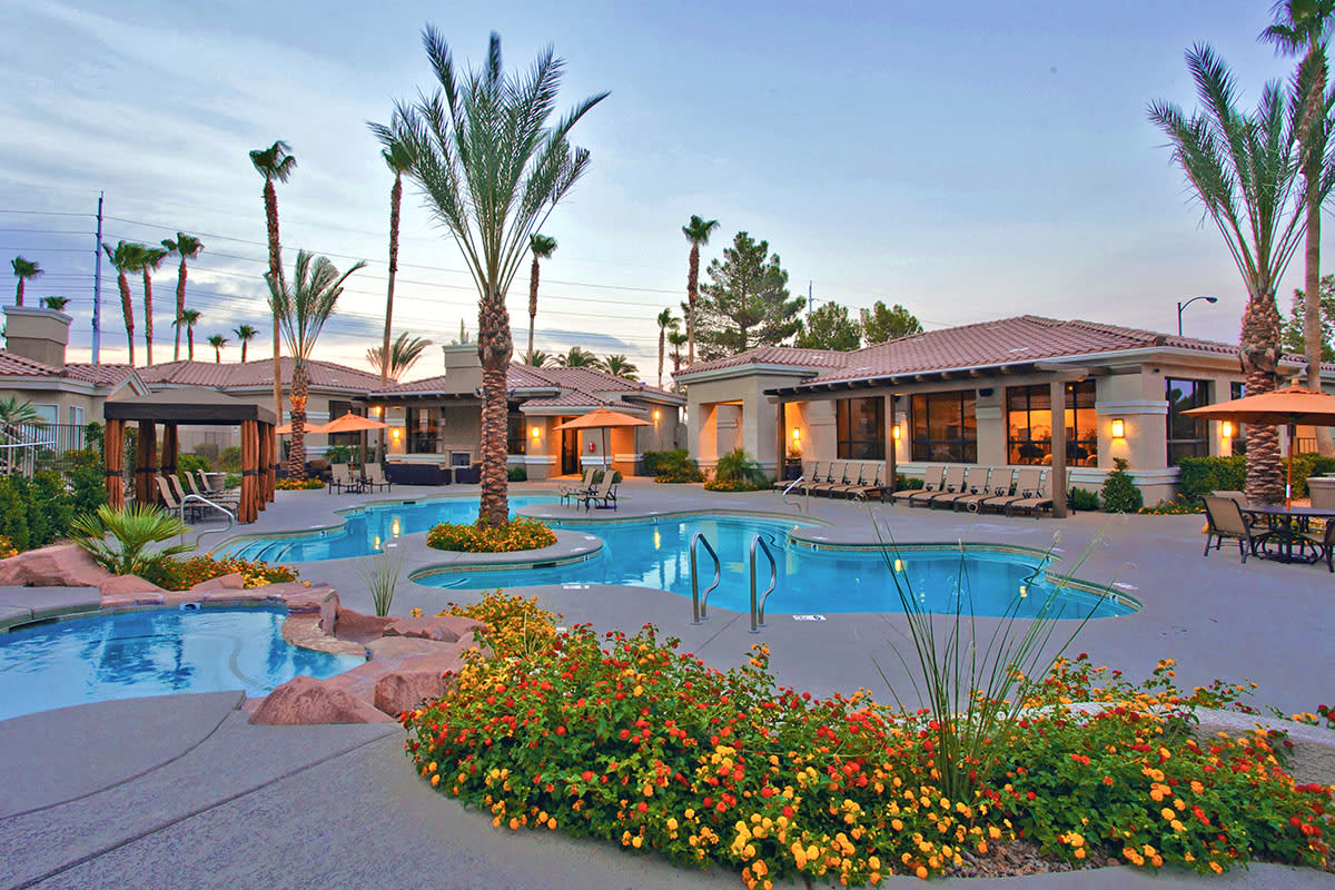 Vintage at The Lakes Apartment Homes Near Summerlin Image Gallery