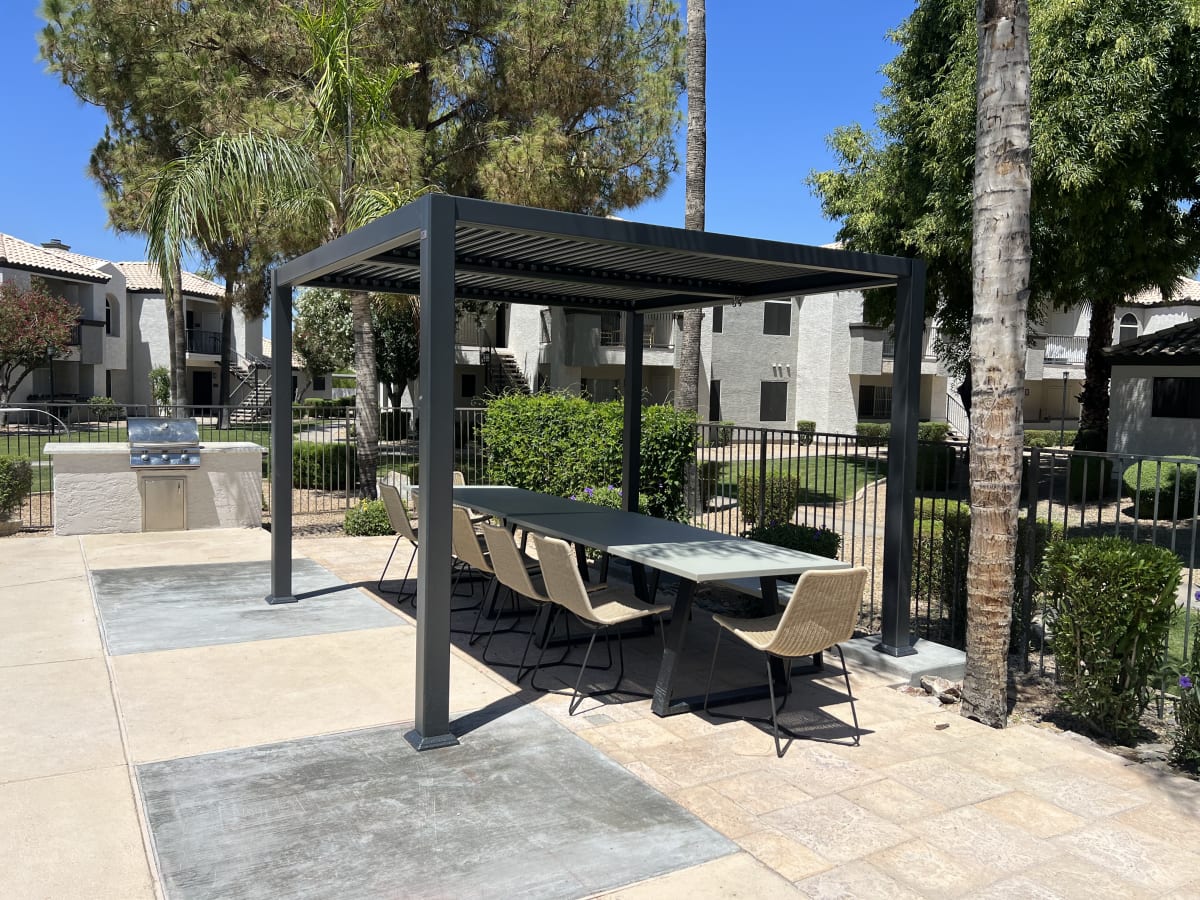 Shared outdoor space at Boulders at Lookout Mountain Apartment Homes.