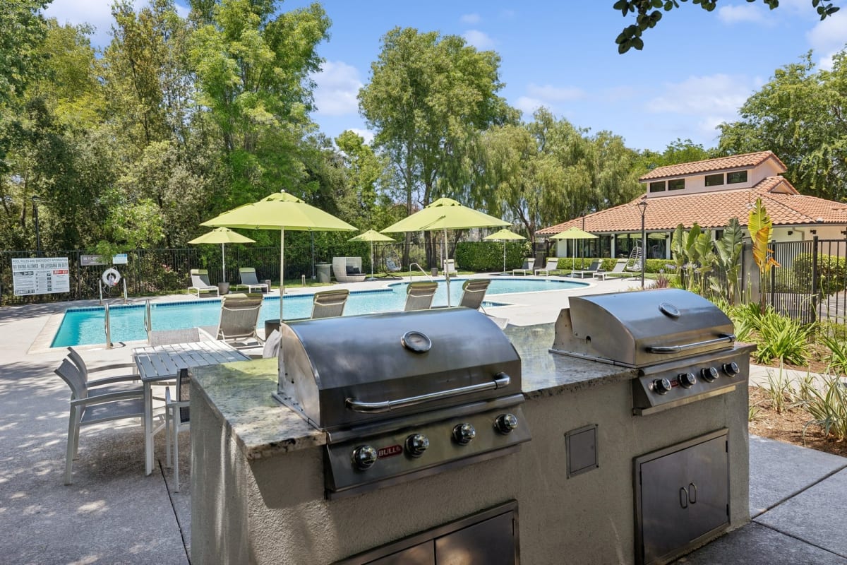 The Lexington Apartment Homes LA Agoura Hills Apartments