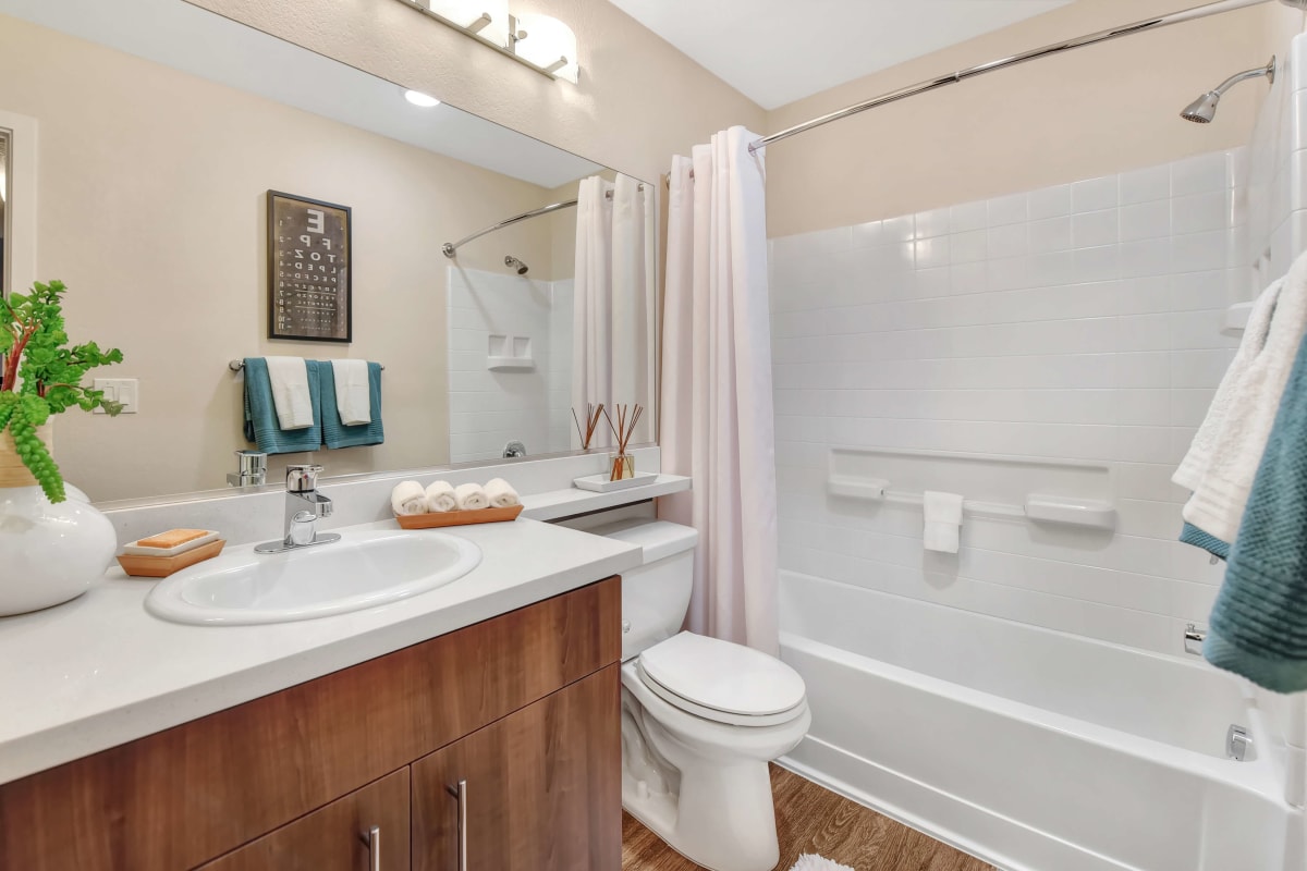 The Lexington Apartment Homes LA Agoura Hills Apartments