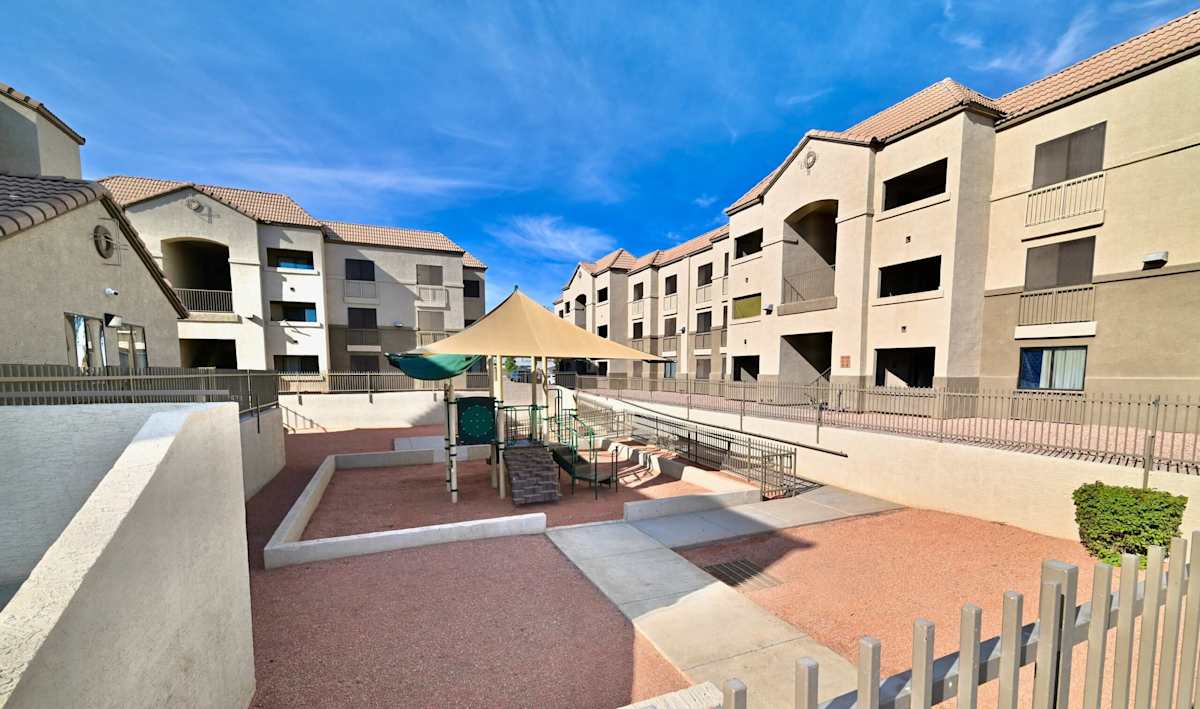 Courtyard and grounds at Sunrise Vista.
