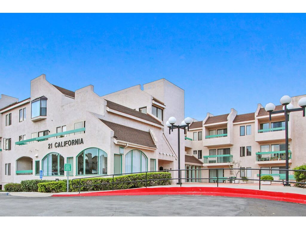 Apartments in Irvine Near UCI Harvard Manor