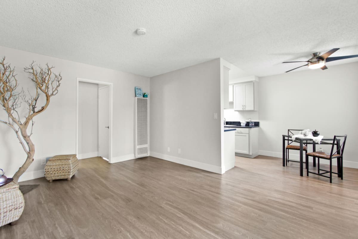 Bixby Knolls, Long Beach Apartments for Rent Clair Del