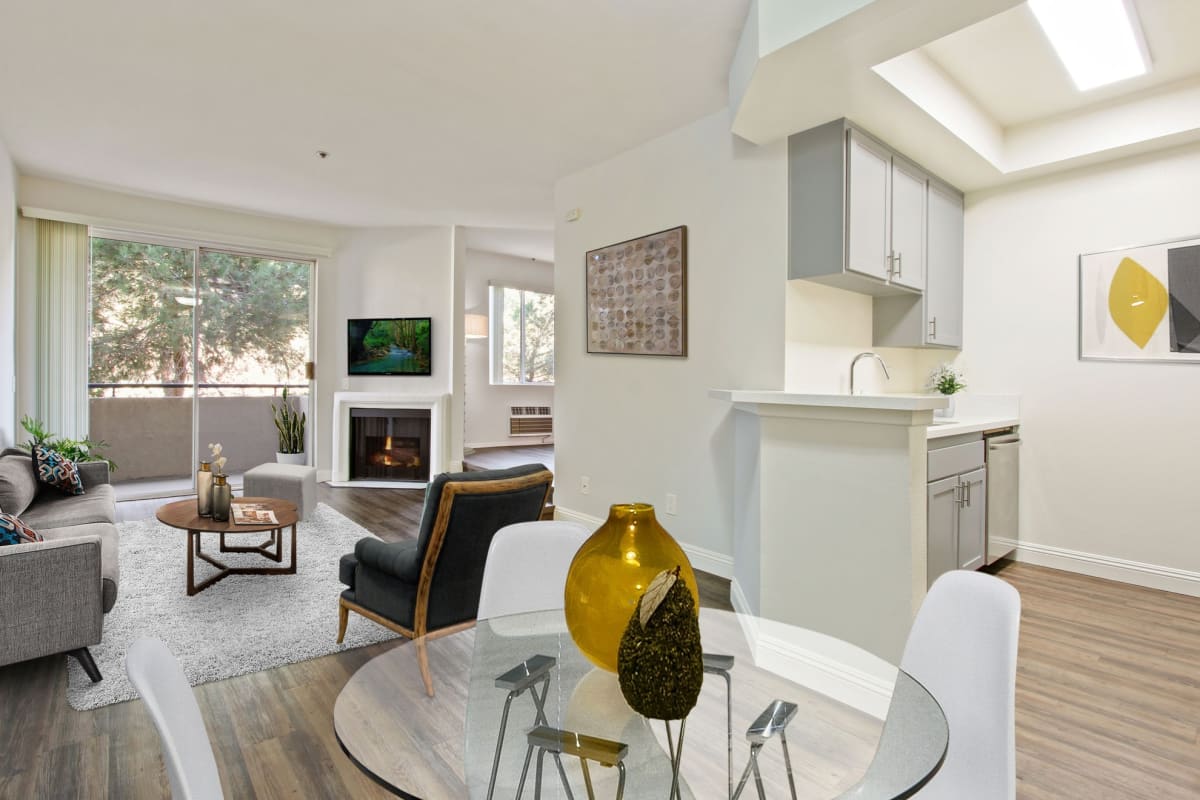 Apartments for Rent in Palms, Los Angeles Palm Royale