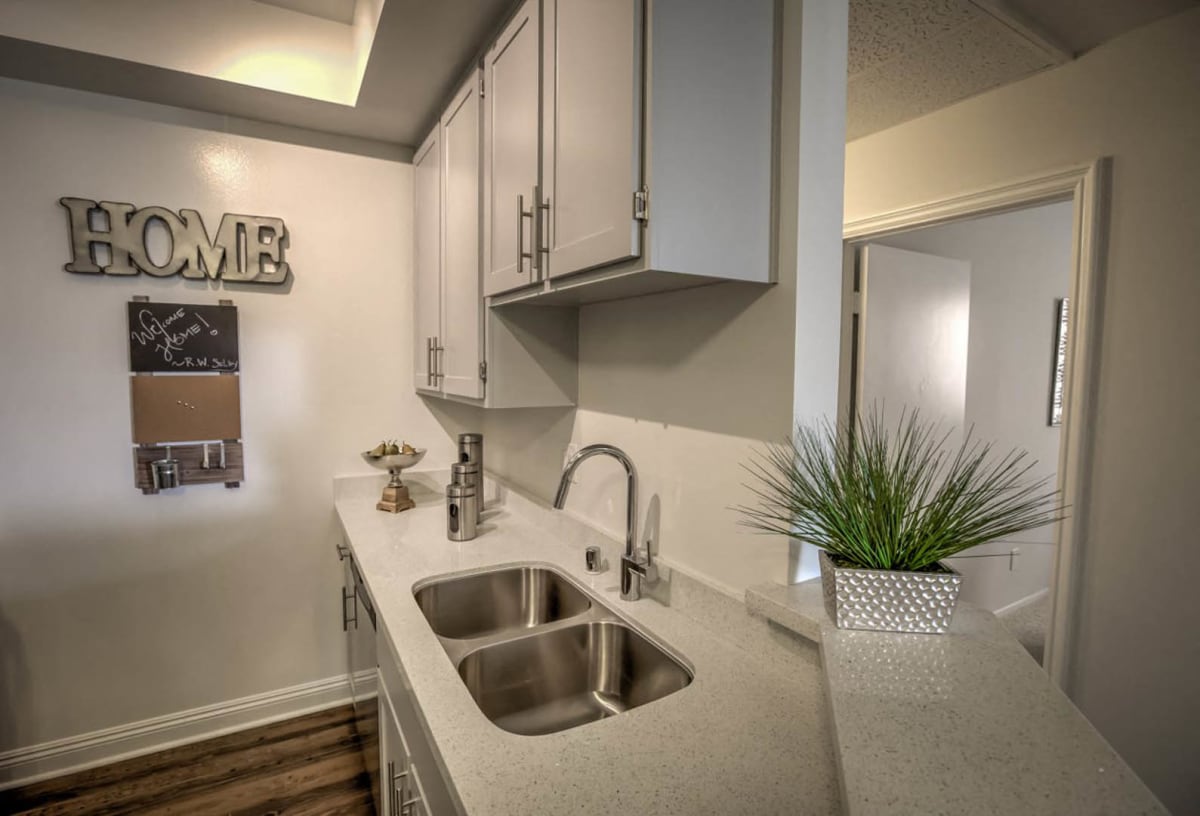 Apartments for Rent in Palms, Los Angeles Palm Royale