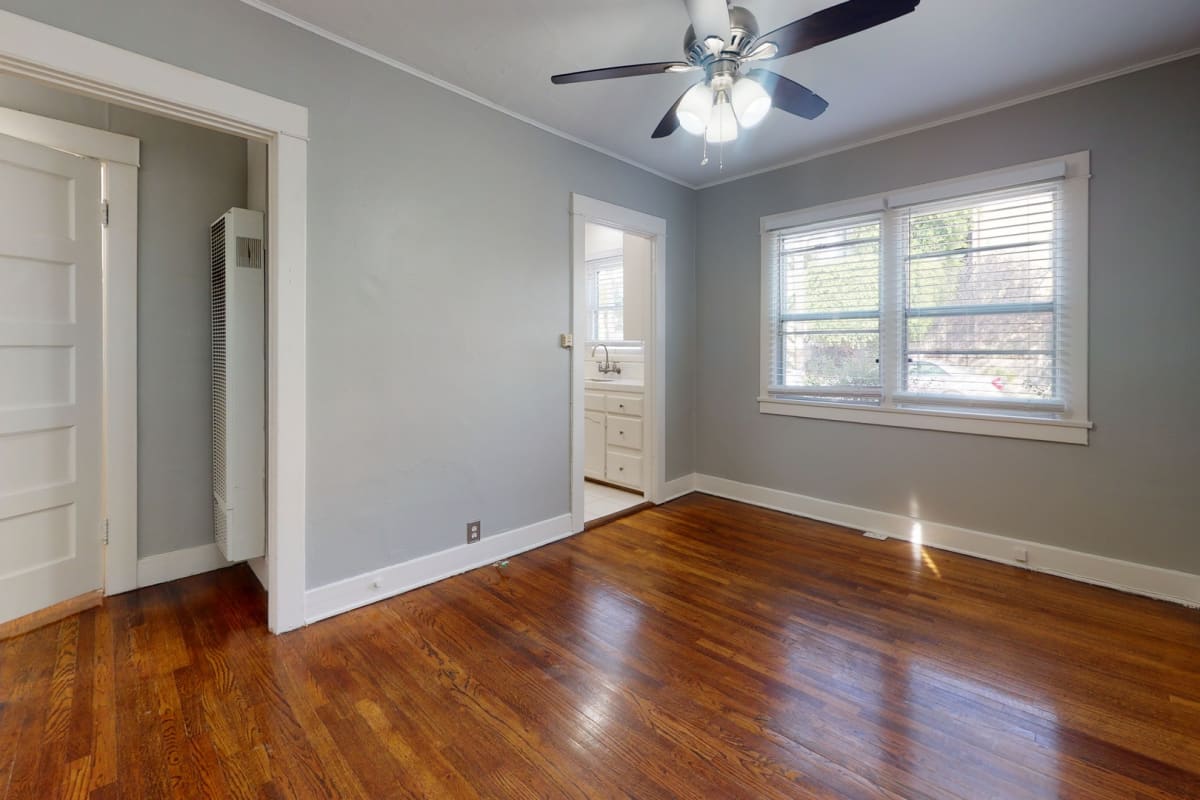 Photos and Video of Darlington Court Apartments in Los Angeles, CA