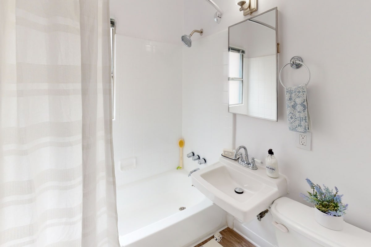 Photos and Video of Darlington Court Apartments in Los Angeles, CA