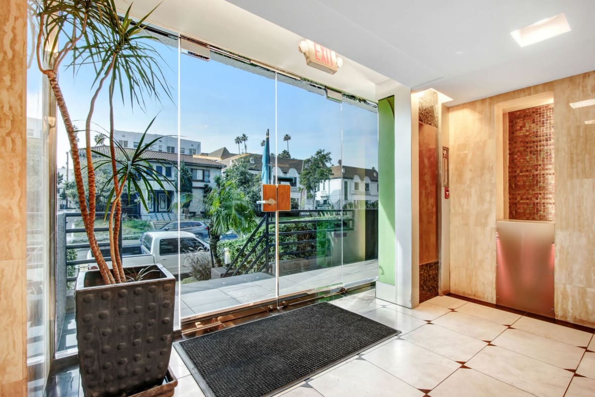 Photos and Video of Tremont Apartments in Los Angeles , CA