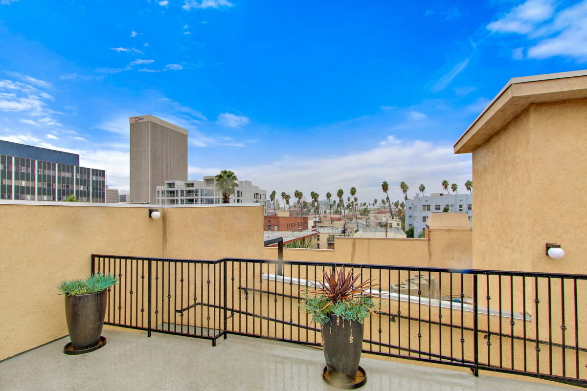 Photos and Video of Tremont Apartments in Los Angeles , CA