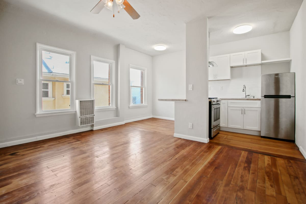 Photos and Video of Hampshire Apartments in Los Angeles, CA
