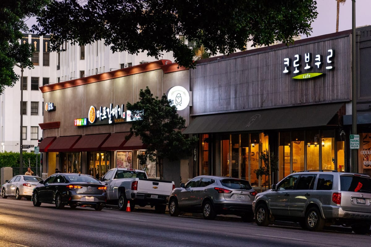 Photos and Video of Kingsley Tower Apartments in Los Angeles, CA