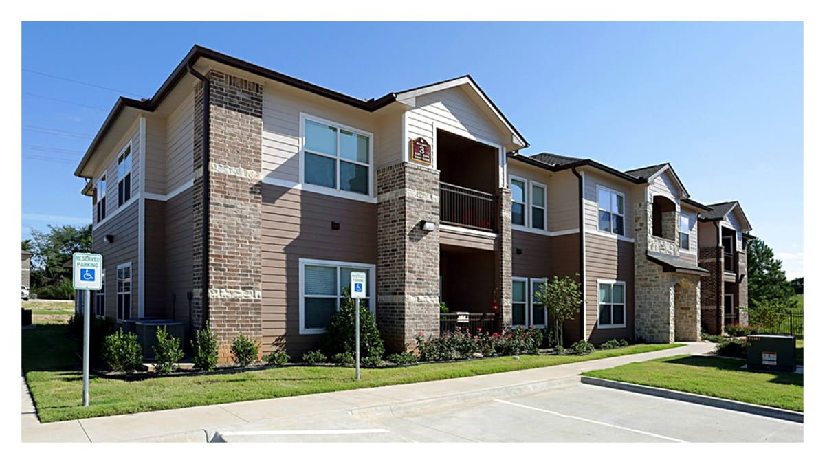 Photos and Video of Cypress Creek Apartments in Mount Pleasant, TX