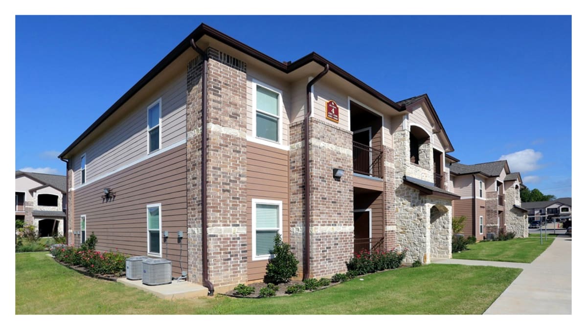 Photos and Video of Cypress Creek Apartments in Mount Pleasant, TX