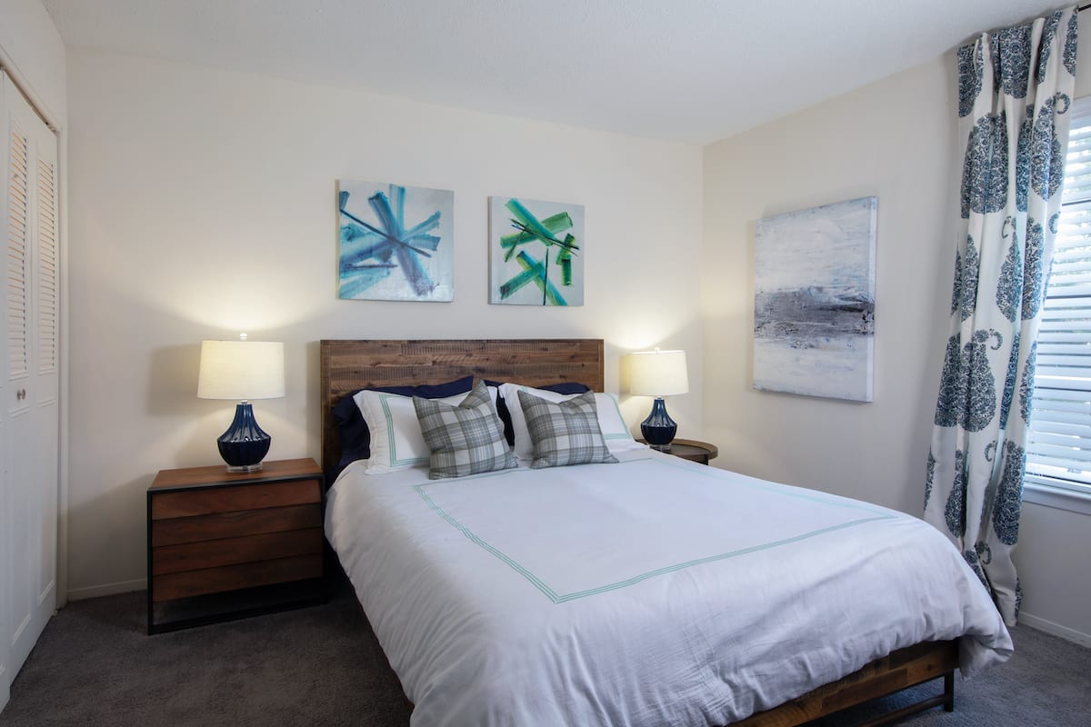 Photos and Video of Ashford Place Apartments in Mobile, AL