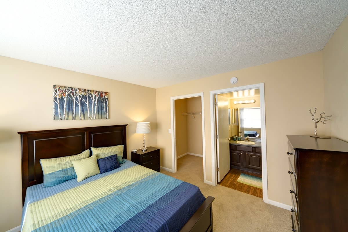 Photos and Video of Holly Cove Apartments in Orange Park, FL