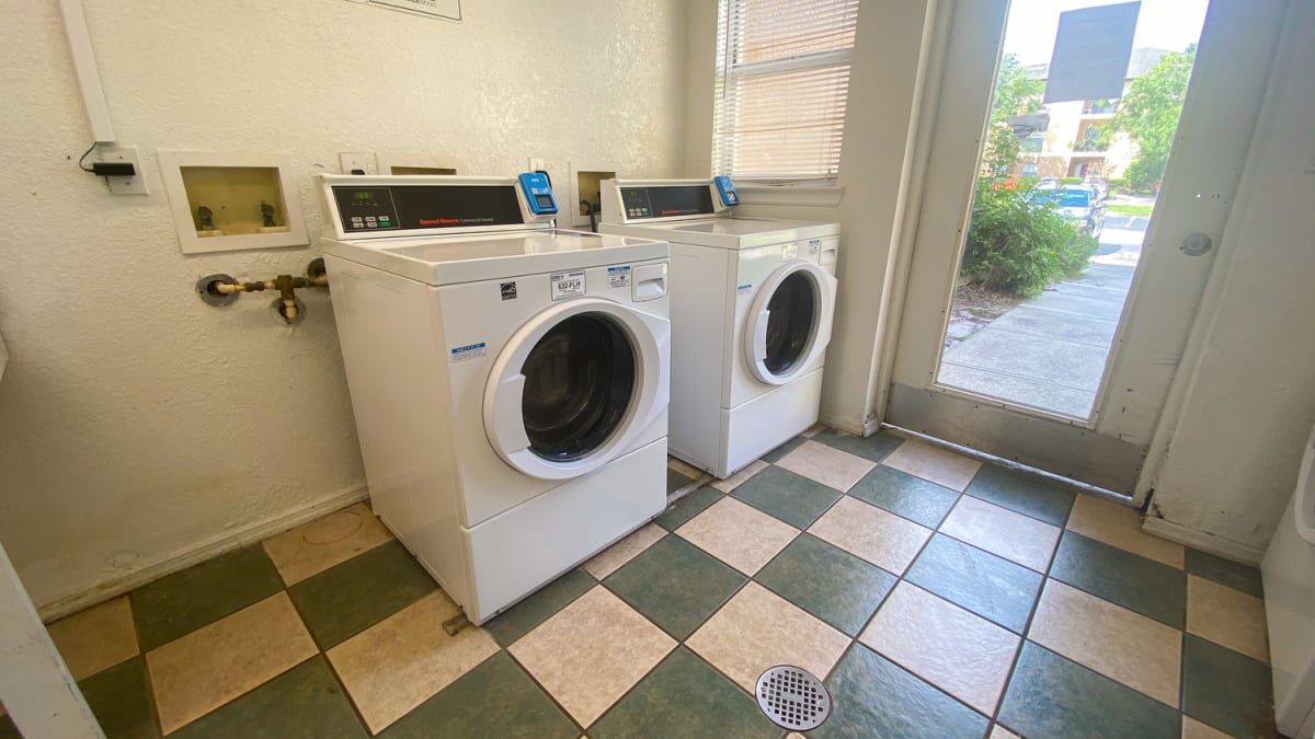 Photos and Video of Buena Vista Place Apartments in Windemere, FL