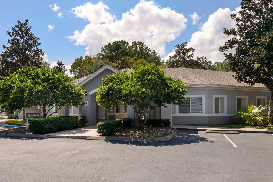 Courtney Manor Photos and Videos