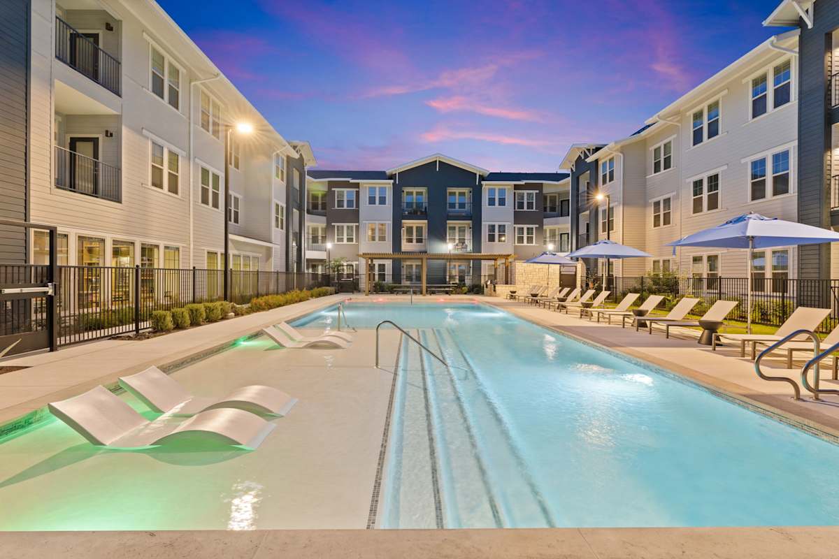 Photos and Video of Aviator 1518 in Schertz, TX