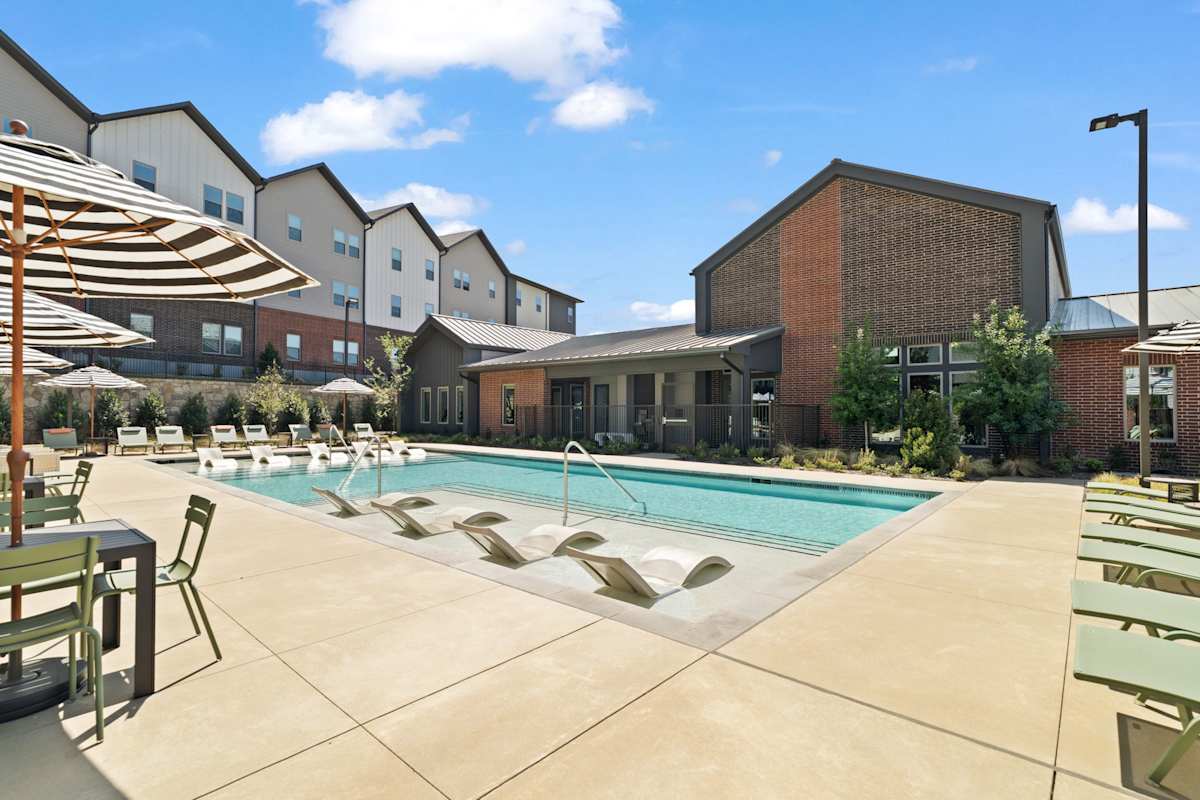 Wooded Lake Apartments 95% apartment photo