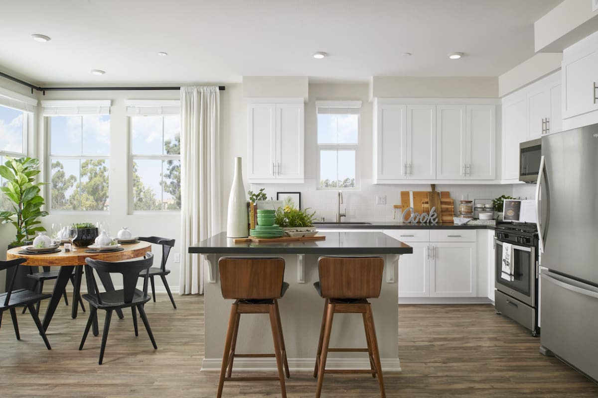 Riverside Luxury Apartments for Rent Lincoln Village Photos