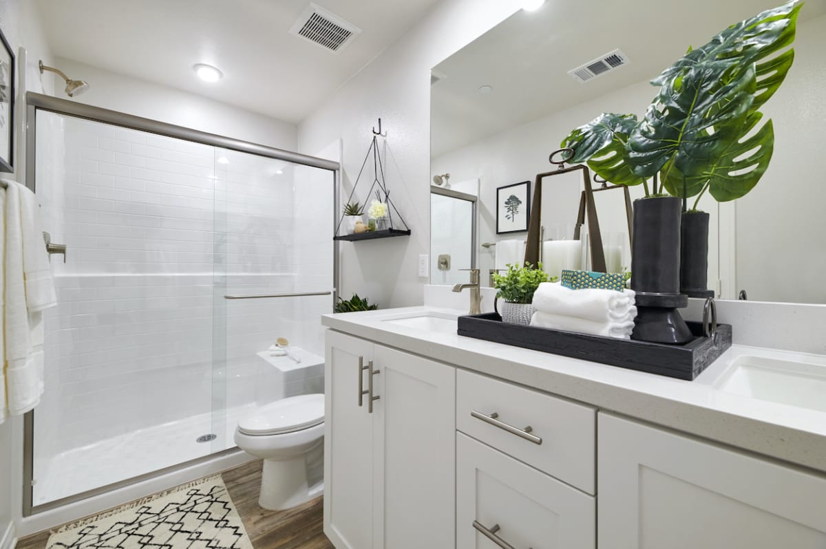 Riverside Luxury Apartments for Rent Lincoln Village Photos