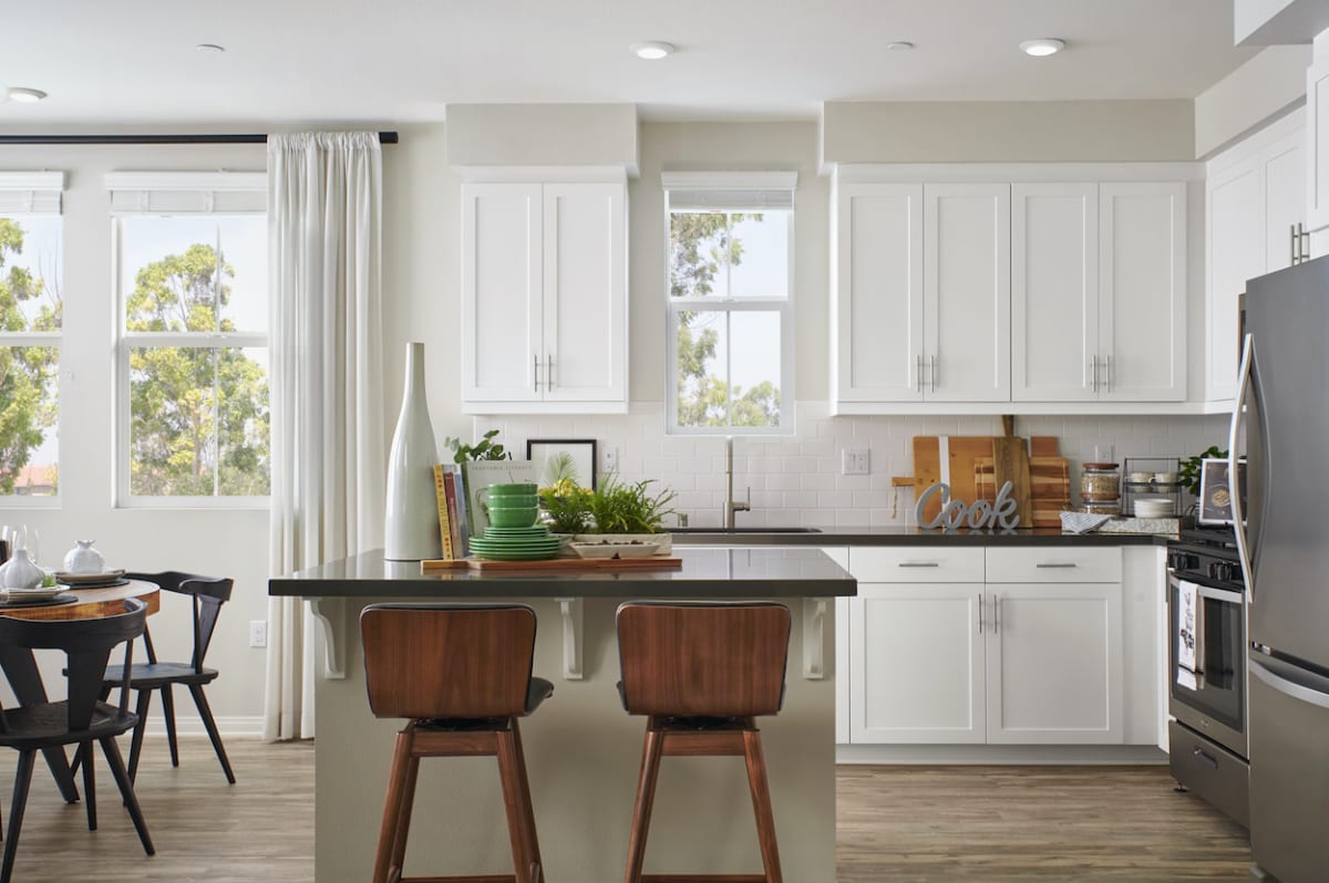 Riverside Luxury Apartments for Rent Lincoln Village Photos