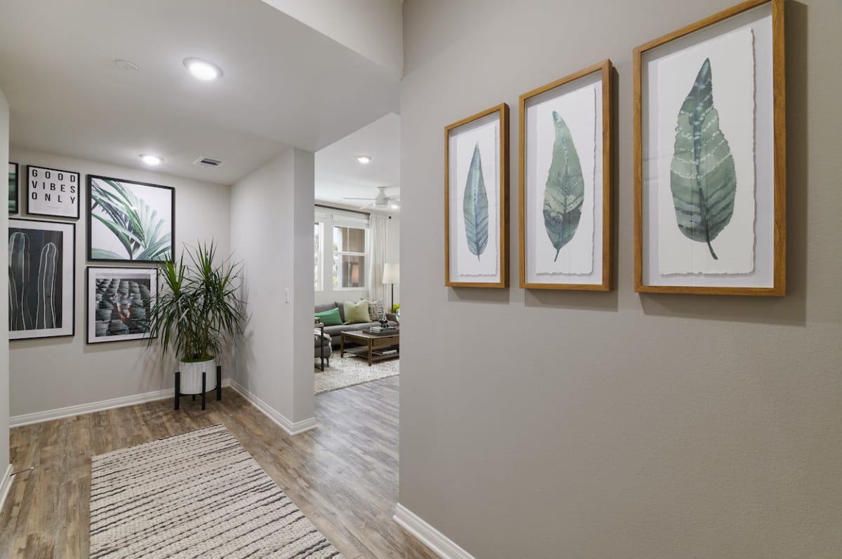 Riverside Luxury Apartments for Rent Lincoln Village Photos