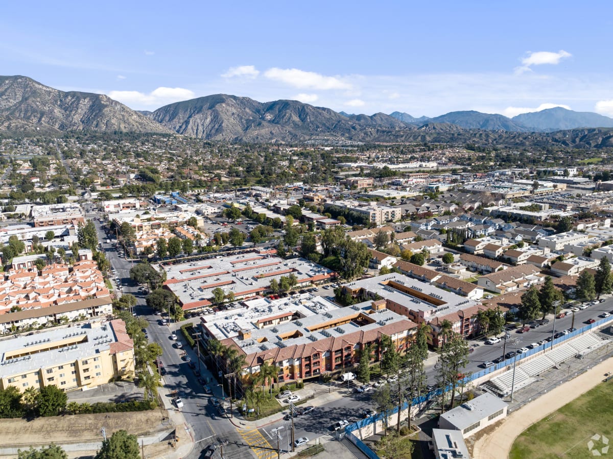 Apartments for Rent in Sylmar, Los Angeles Dronfield Astoria Photos