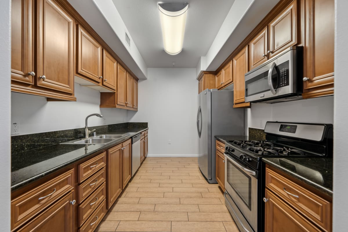 Apartments in West Hills, Los Angeles Le Blanc Apartments