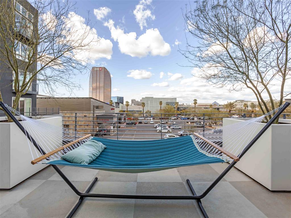 Shared outdoor space at Circa Central Avenue.