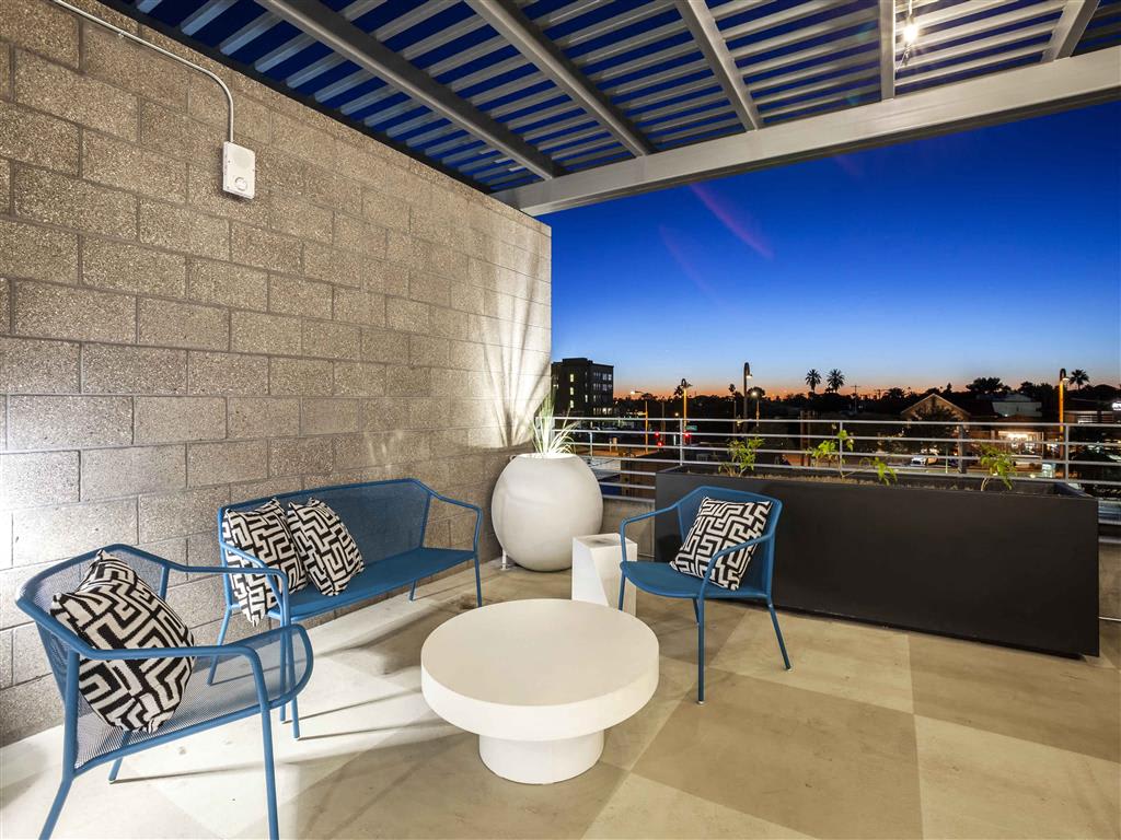 Shared outdoor space at Circa Central Avenue.