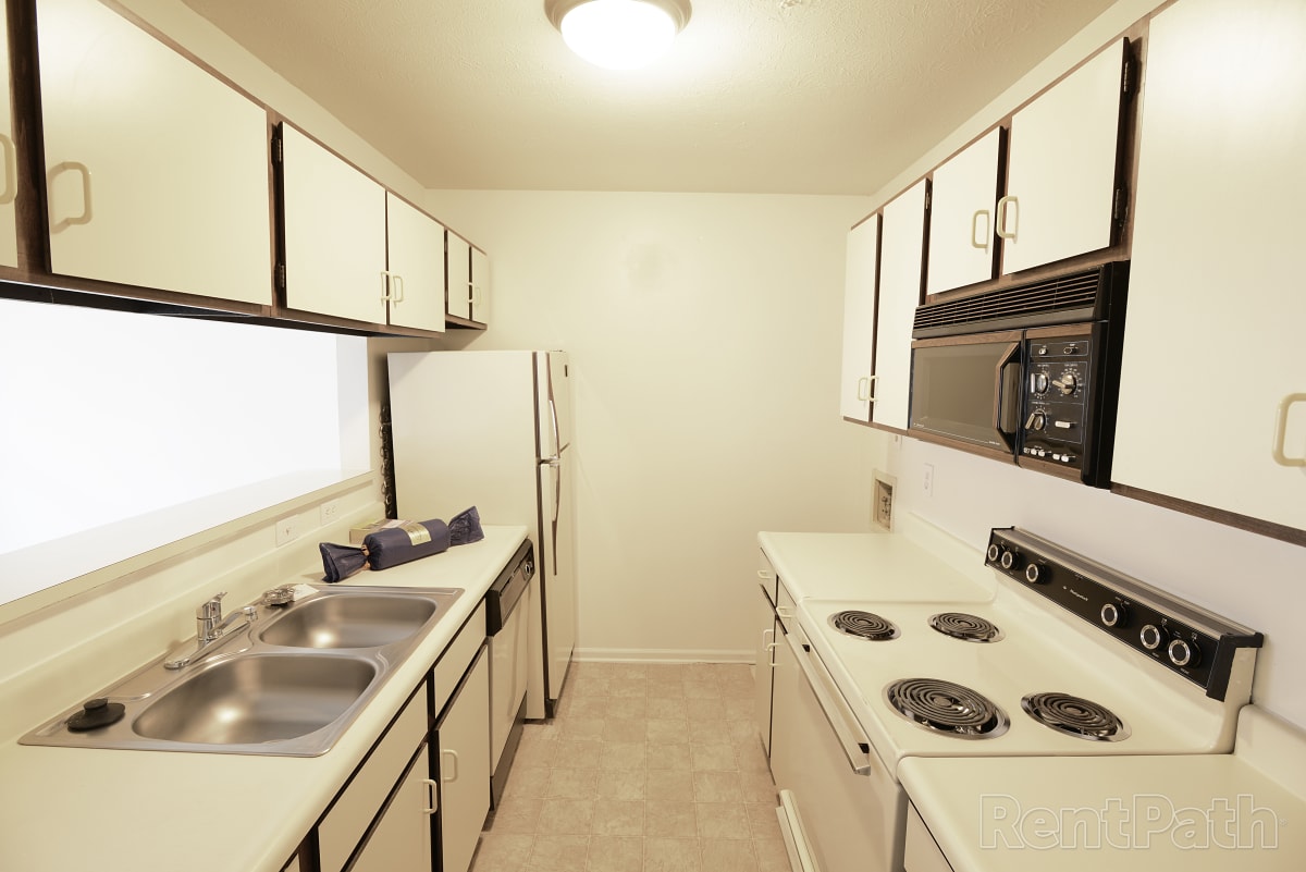 Photos and Video of Spinnaker Court in Indianapolis IN