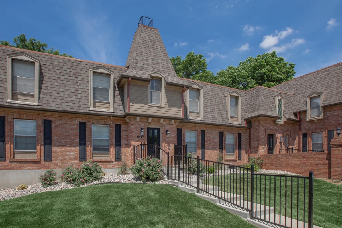 Apartment Homes in Overland Park, KS Louisburg Square