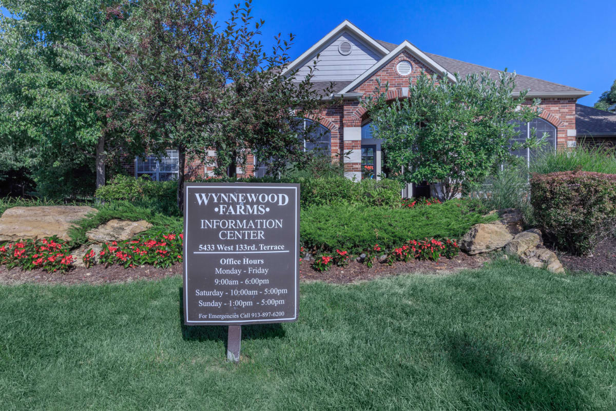 Overland Park, KS Apartments for Rent Wynnewood Farms