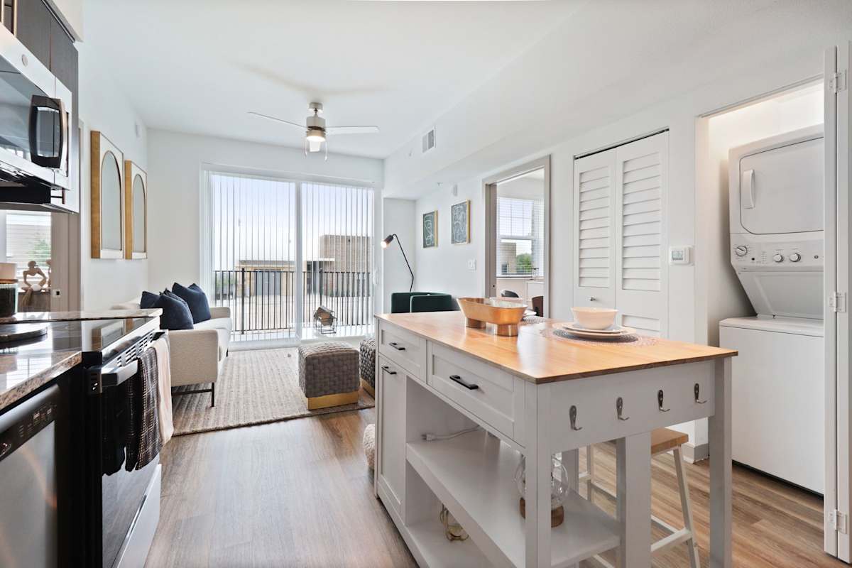 Resia Dallas West apartment photo