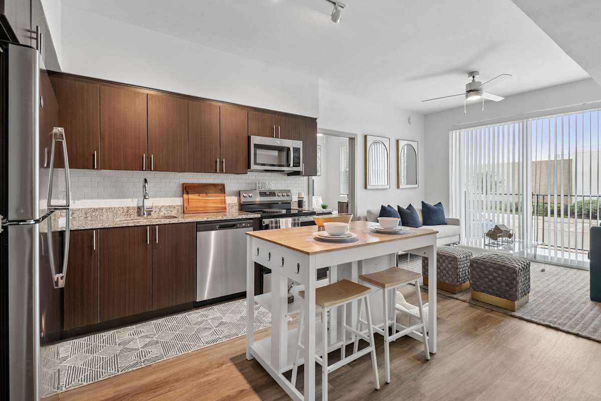 Resia Dallas West apartment photo