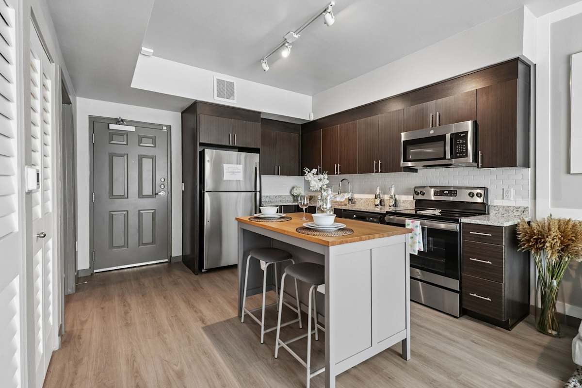 Resia Dallas West apartment photo