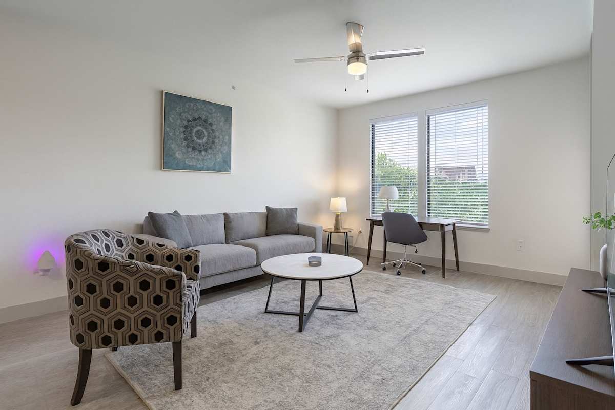 4123 Cedar Springs apartment photo